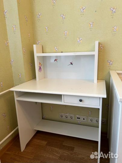 Письменный стол IKEA небольшой