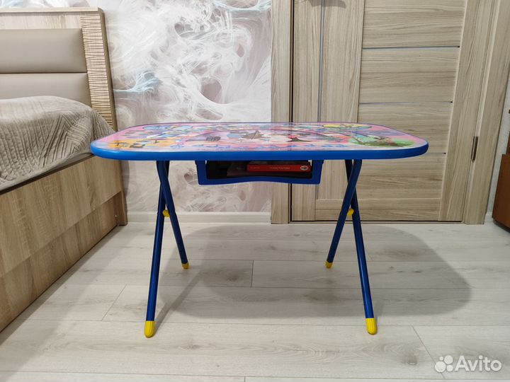 Детский столик