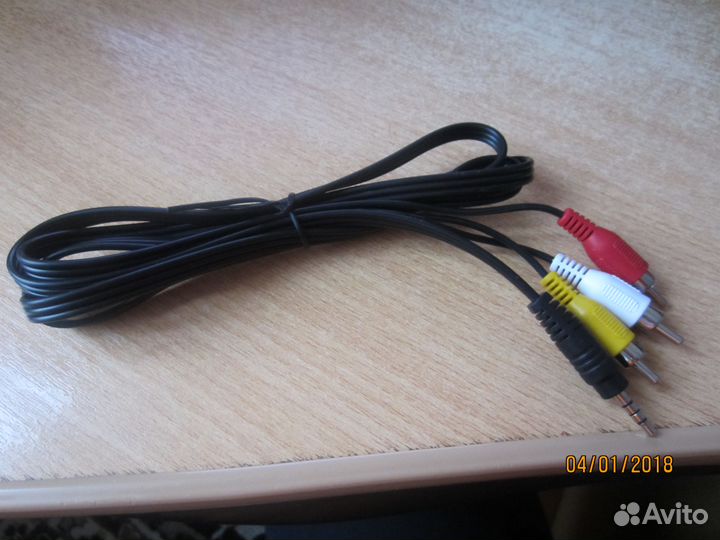 Кабель 3.5 джек - 3RCA 1,5 м 00665