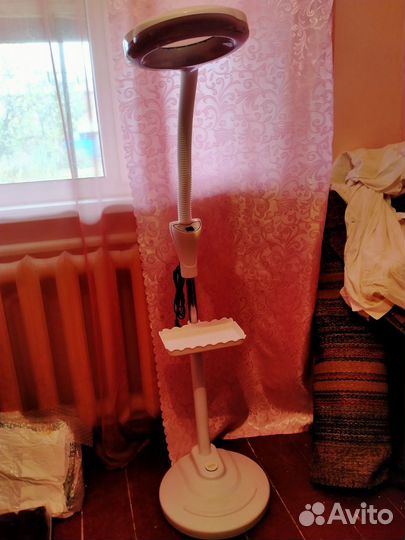 Лампа лупа с большой линзой