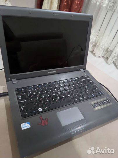 Надёжный ноутбук Samsung NP R428