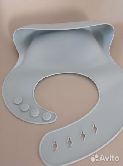 Слюнявчик,поильник,бутылочка,ниблер