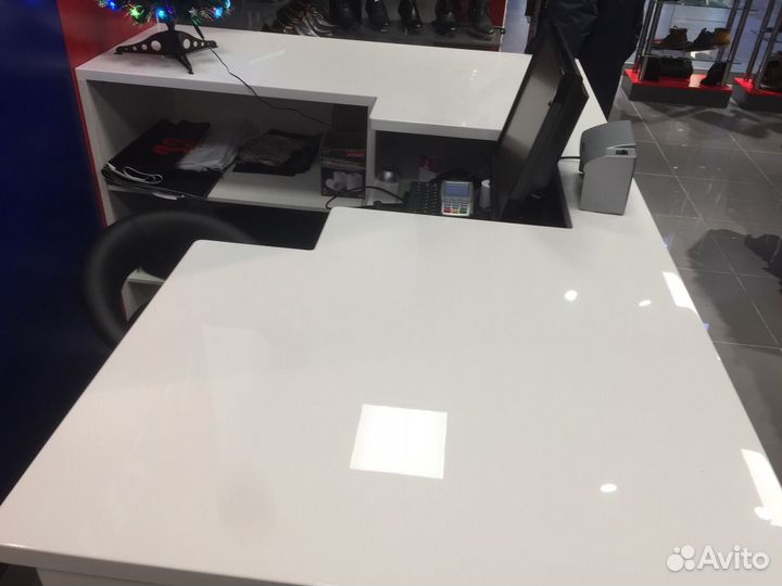 Стойка ресепшен белая глянец до 2000 мм luxury
