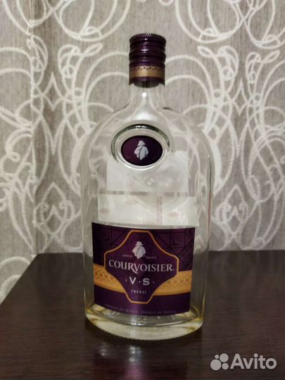 Коробка с бутылкой от коньяка Courvoisier VS