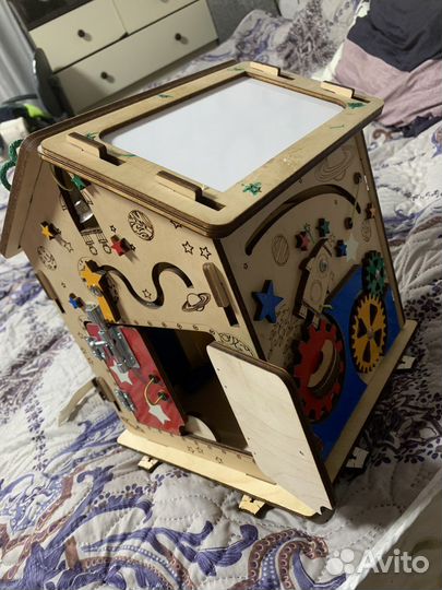 Бизиборд домик