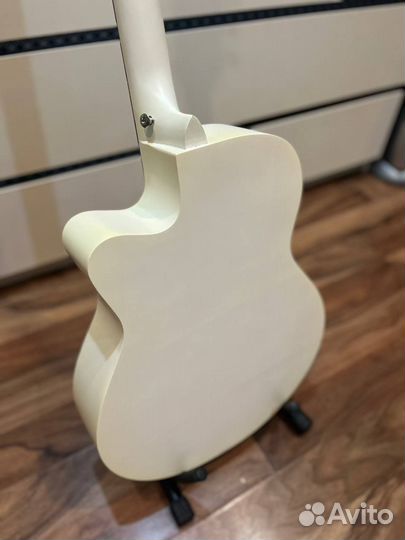 Гитара с чехлом