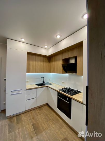 Кухня на заказ под потолок