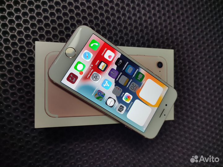 Телефон iPhone 7