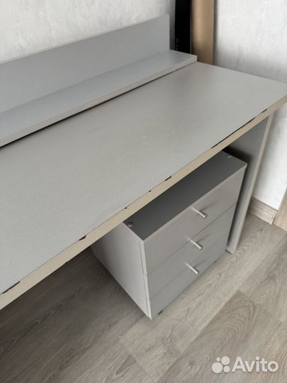 Письменный стол