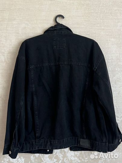 Джинсовая куртка bershka чёрная