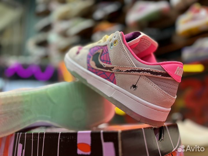 Кроссовки nike sb dunk человек паук цветные