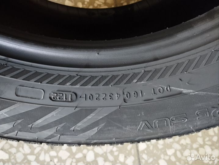 Nokian Tyres Hakkapeliitta R5 SUV 215/65 R17 103R