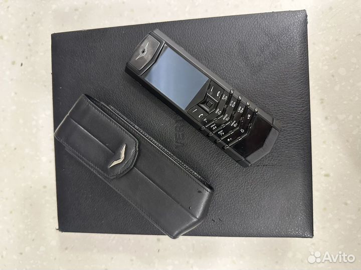 Vertu Signature M Design Black and White Diamonds