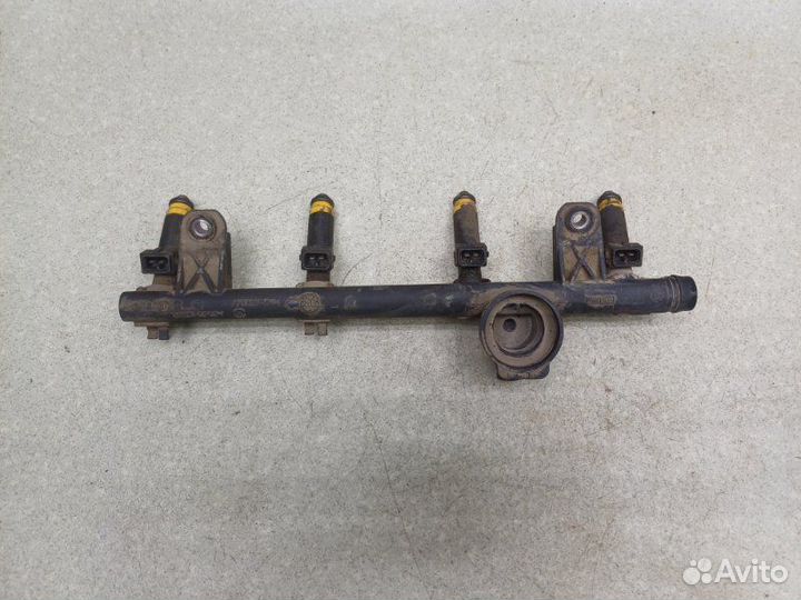 Рейка топливная (рампа) Renault Symbol