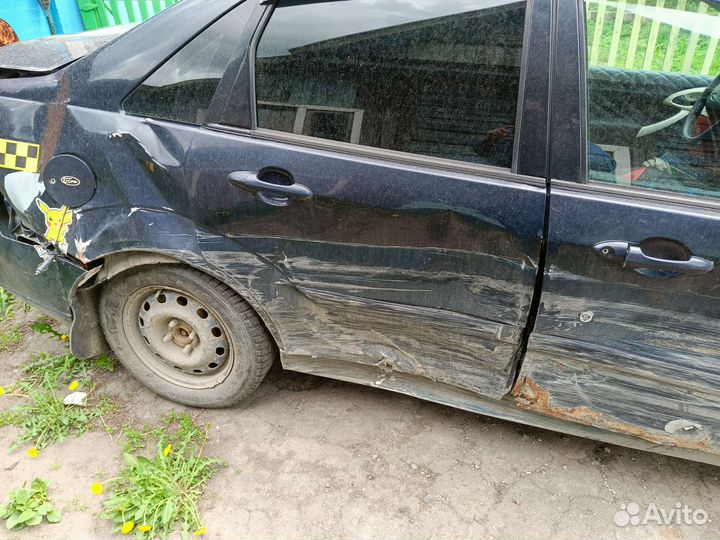 Ford Focus 1.8 МТ, 2003, битый, 269 000 км