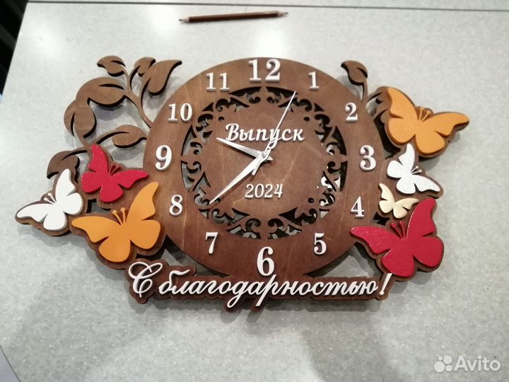 Часы настенные деревянные