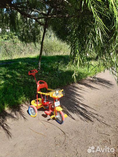 Велосипед детский трехколесный с ручкой
