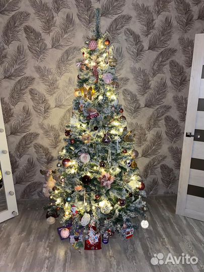 Ель искуственная 210 заснеженная с игрушками