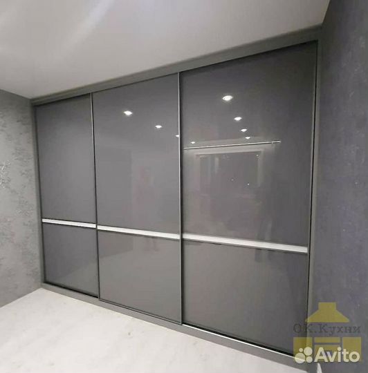 Книжный шкаф