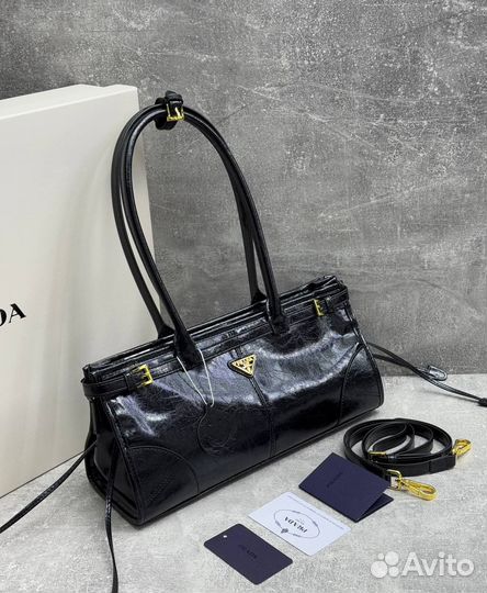 Сумка Prada из натуральной кожи