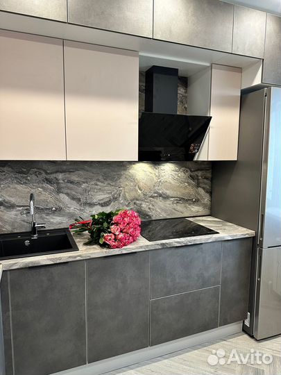 Кухня на заказ с доводчиками в Челябинске