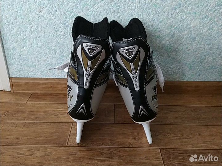 Коньки хоккейные Profi Z 2000