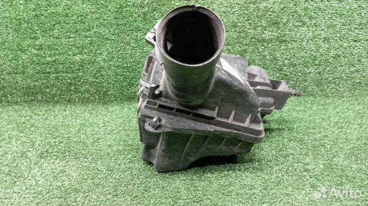 Корпус воздушного фильтра Infiniti G37s Правый