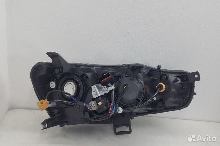 Фара на Mitsubishi lancer 10 2007-2015