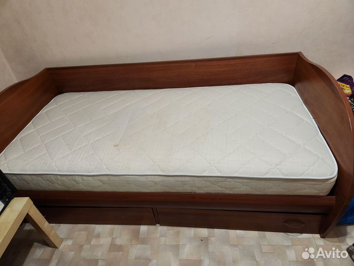 Продам односпальную кровать с матрасом Аскона