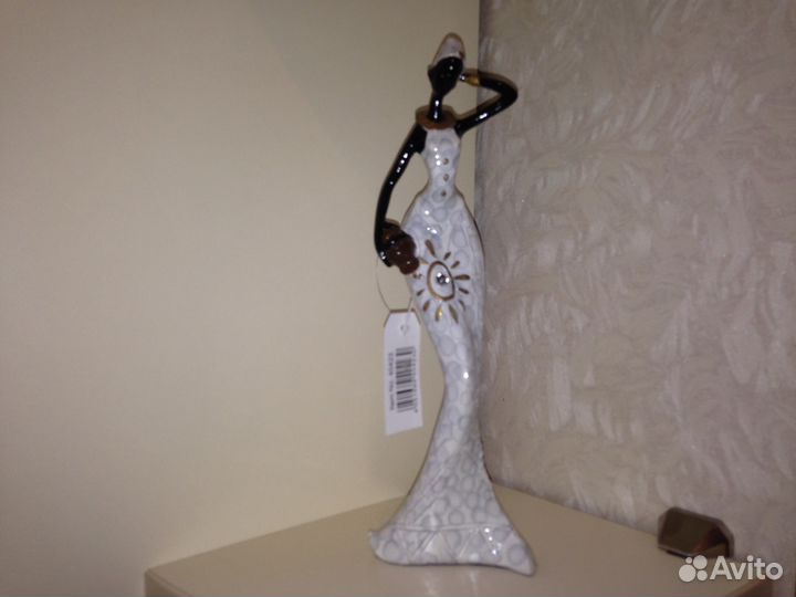 Стильные статуэтки из каталога