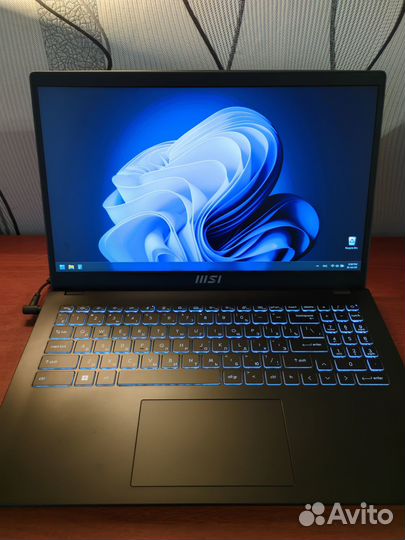 Ноутбук MSI Modern 15 B12M