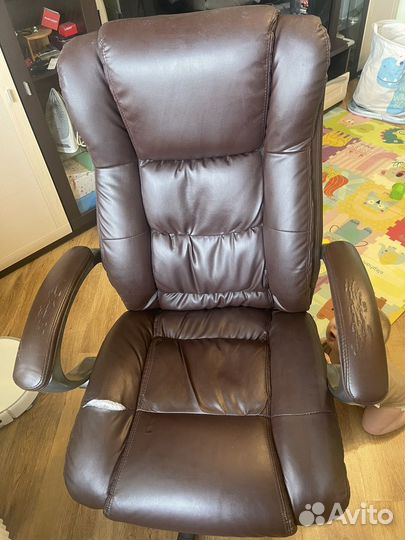 Кожаное кресло бу