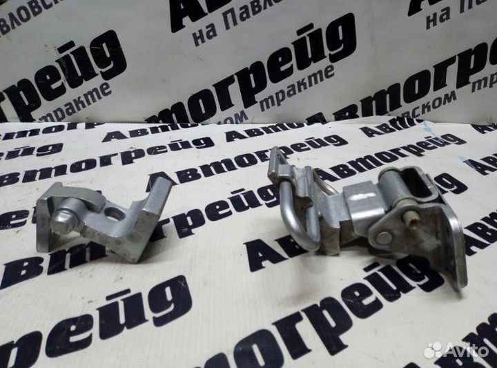 Петля дверная задняя правая Volkswagen Touareg 7LA