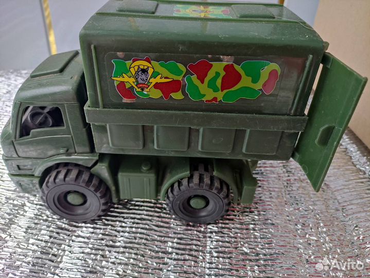 Военная машинка пластик