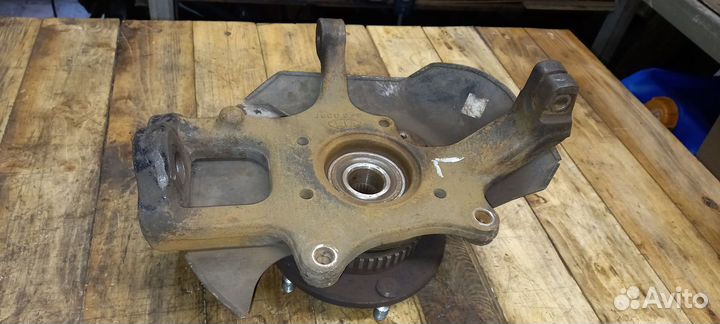 Кулак передний левый Kia Sorento BL