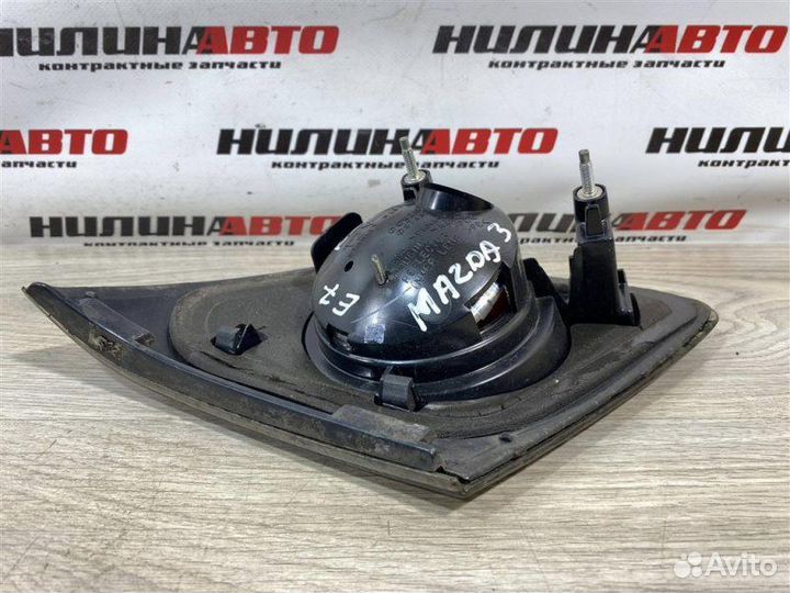 Фонарь правый в крышку багажника Mazda 3 Bk 1.6