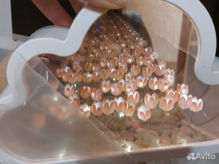 Светильник зеркало с тюльпанами внутри