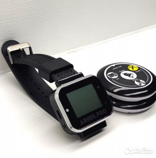 Кнопка вызова официанта и часы приемник сигнала