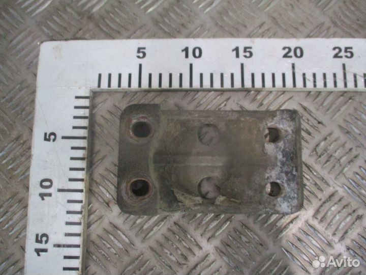 Кронштейн крыла Volvo 20382890