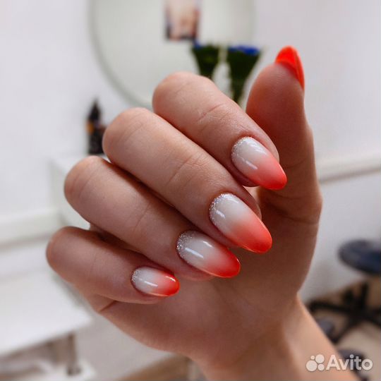 Модель на маникюр