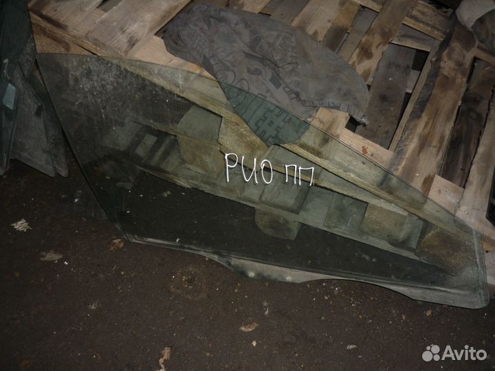 Стекло двери переднее правое Киа Рио 1 универсал