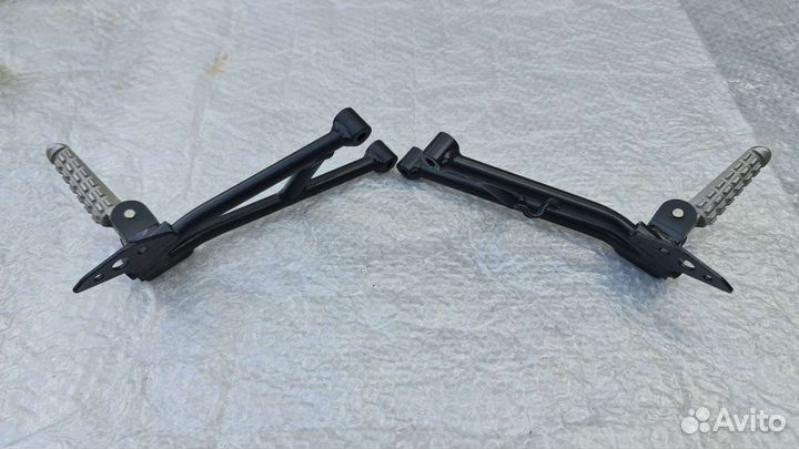 Ducati Hypermotard 950 Задняя Подножка в Сборе