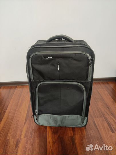 Чемодан дорожный на колесах бу