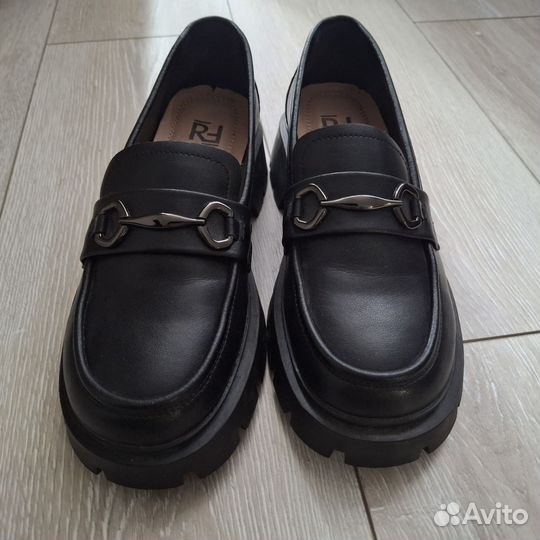 Лоферы женские