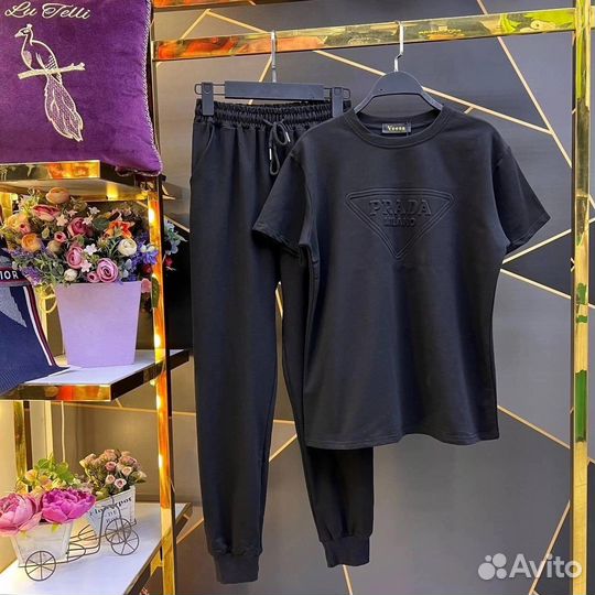 Костюм женский