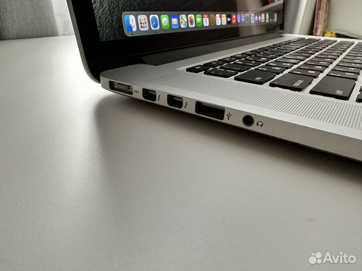 Apple MacBook Pro 15 2015 16 GB AMD A1398