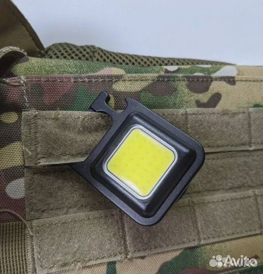 Яркий ручной фонарь туристический с магнитом