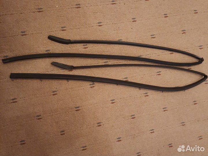 Уплотнитель задней двери на VW Sharan 1995г