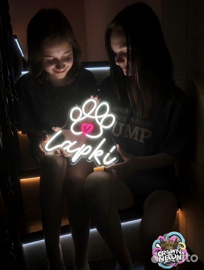 Неоновая вывеска для улицы