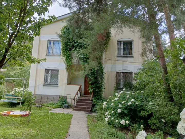 Коттедж 230 м² на участке 10 сот.